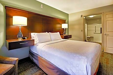 1 Qn 1 Bedroom Ste Comm Access Roll Shwr