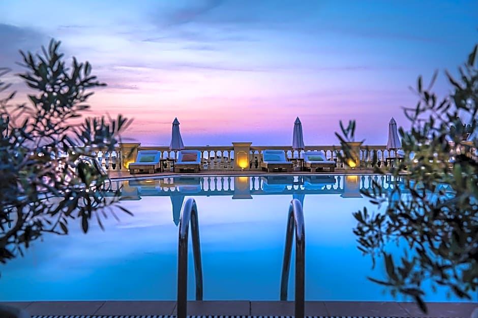 Notos Heights Hotel & Suites