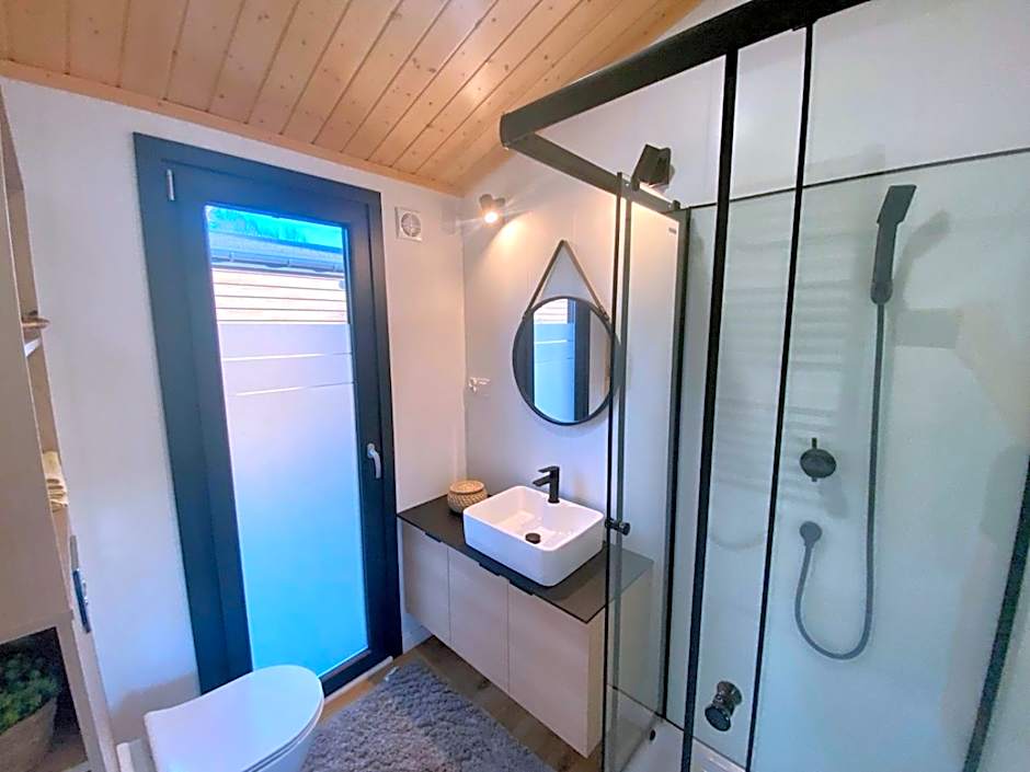 Beztroska Zatoka - ośrodek wypoczynkowy Jacuzzi & Sauna