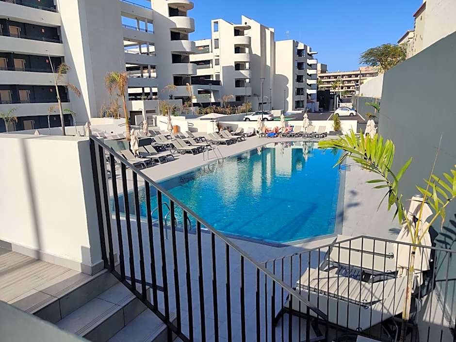 Luxury Apartment with pool view