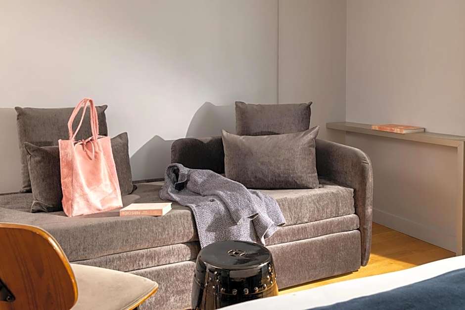 Midnight Hotel Paris