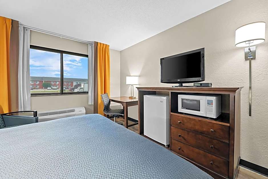 Super 8 by Wyndham Alexandria MN