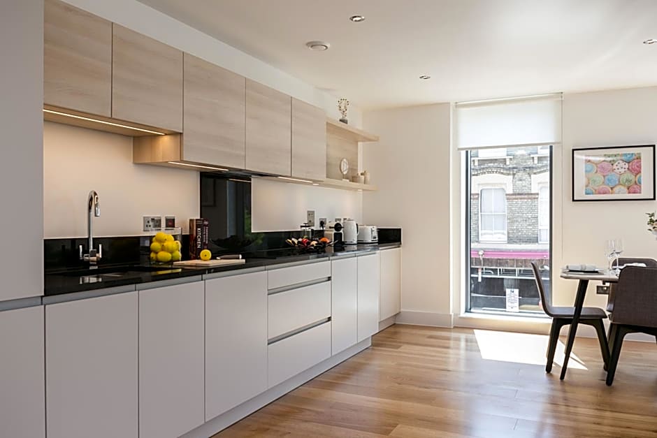 Portobello Apt with Floor-to-Ceiling Views