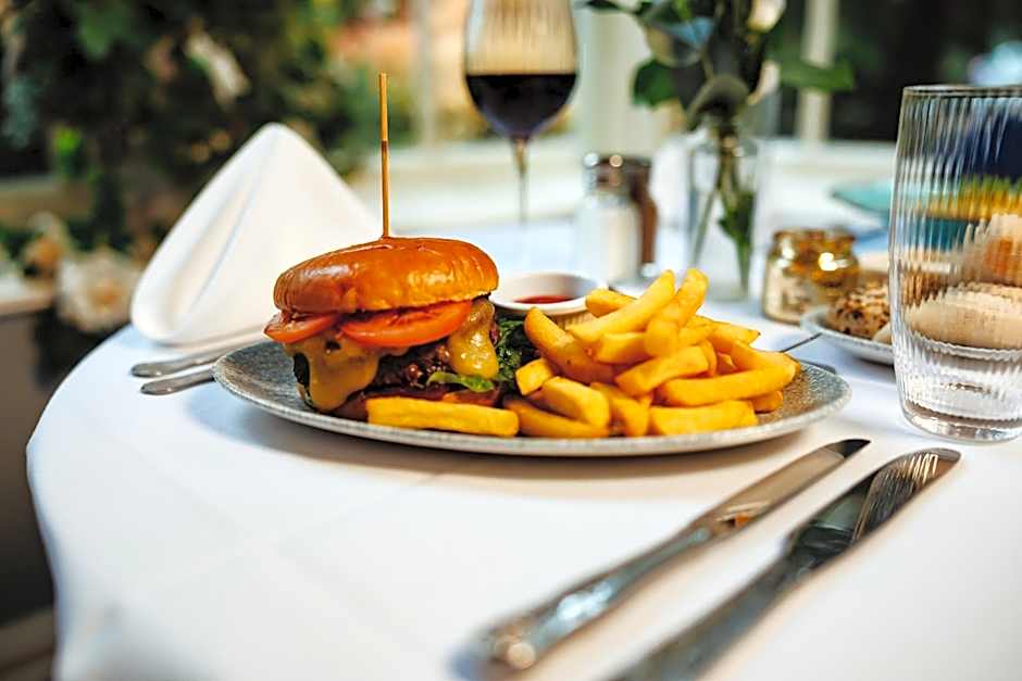 Woodland Manor Hotel