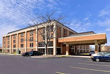 Quality Inn & Suites Matteson near I-57