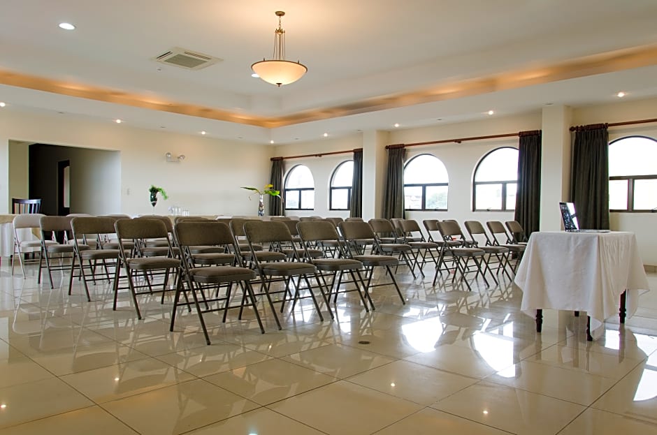 Plaza Real Suites & Apartments