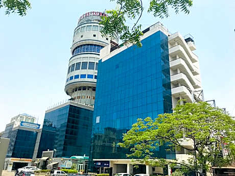 HOTEL OM TOWER