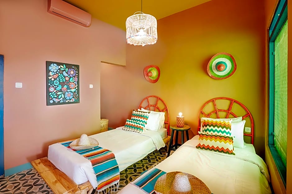 Por Aqui Stay & Dine