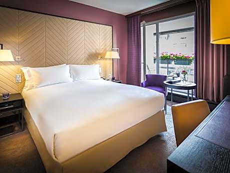 SUPERIOR ROOM, 1 queen-size bed, balcony and garden view