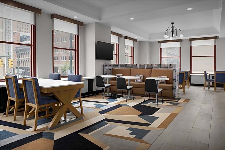 Hampton Inn By Hilton Indianapolis Downtown Across from Circle Centre