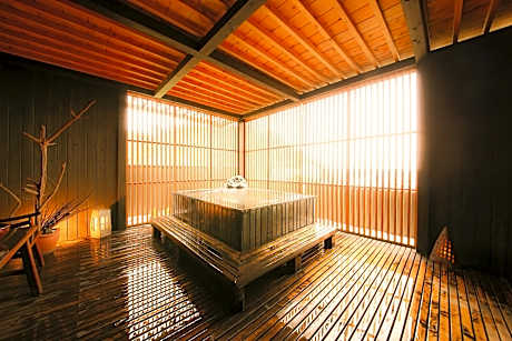 Room with open-air bath Kuroshin