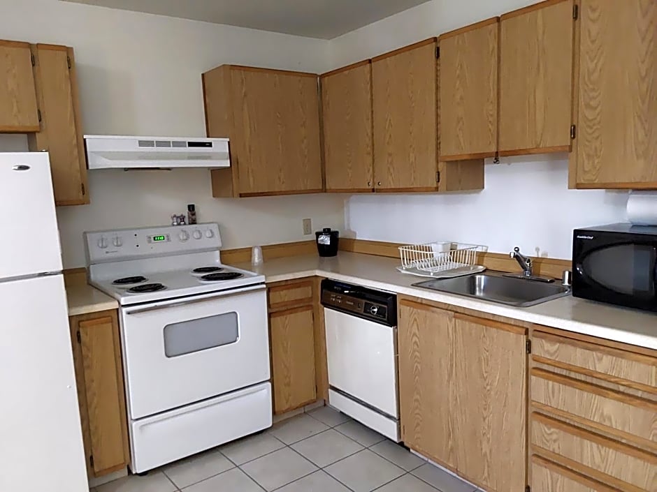 Lavissh inn and Suites