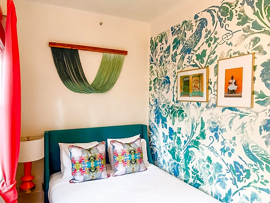 Marreros Guest Mansion - Adult Only