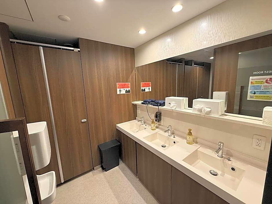 Capsule Hotel Suzumoriya