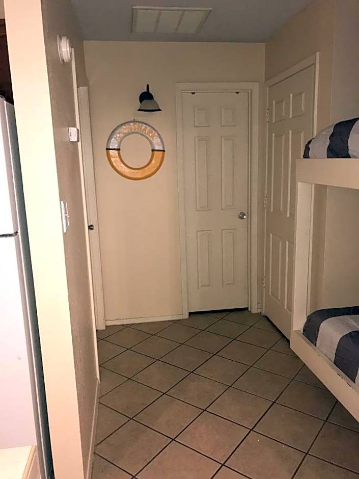 Charming SPI family condo - walking distance to the beach, Sleeps 6, Third Floor, 2025 Traveler Award