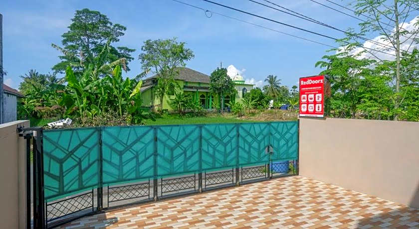RedDoorz Syariah near Stasiun Gumilir Cilacap