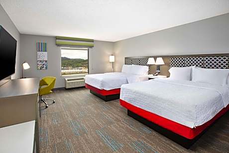 Double Room with Two Double Beds and Mountain View - Non-Smoking