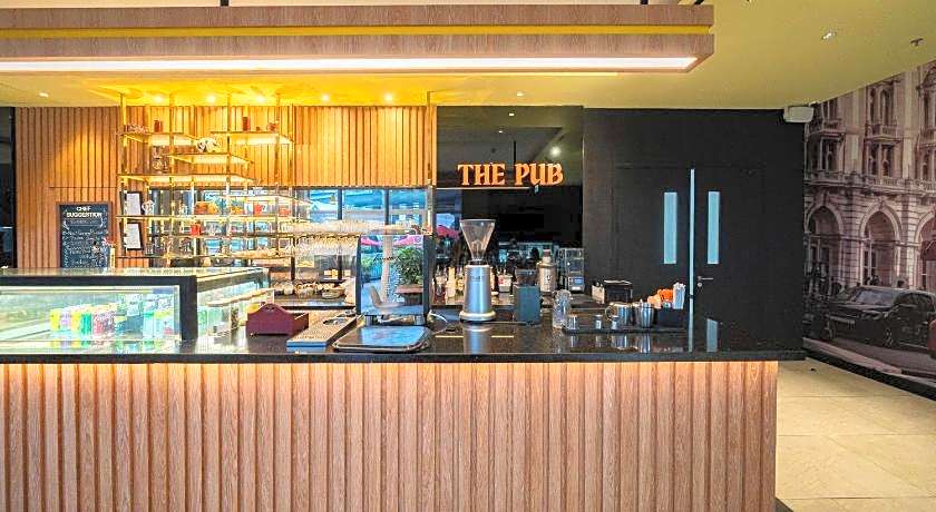 HARRIS Suites Puri Mansion