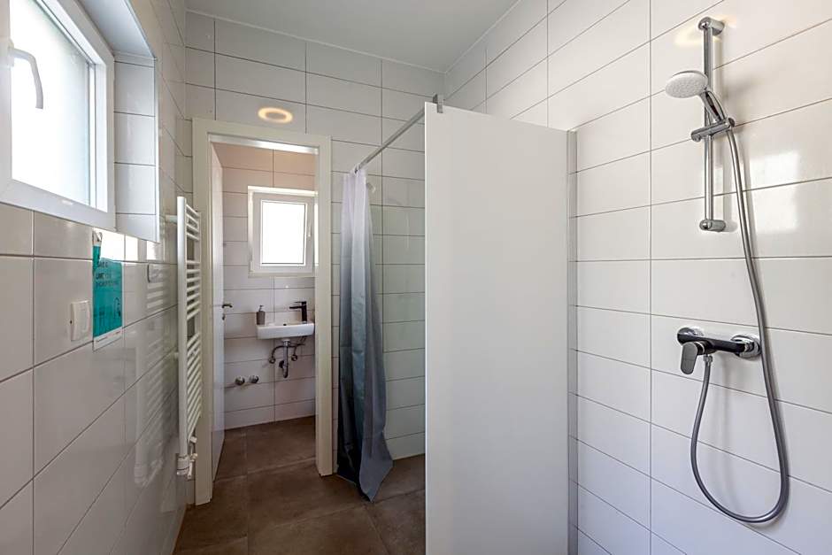 SUBTUB Hostel Makarska