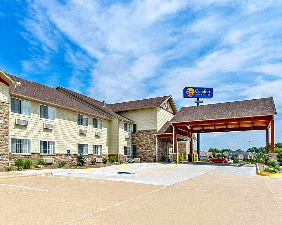 Comfort Inn & Suites Riverview near Davenport and I-80