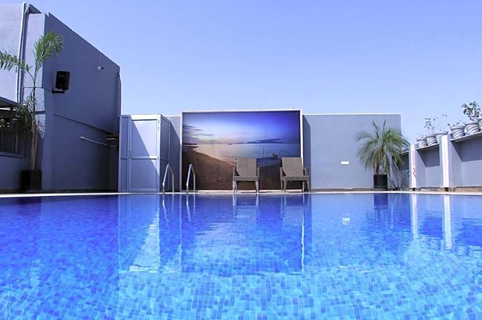 Hotel Crimson Palace