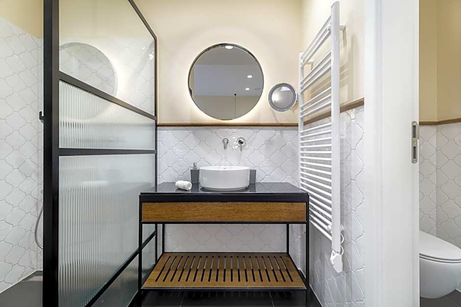 Budapest Eye- Boutique Suites, by BQA