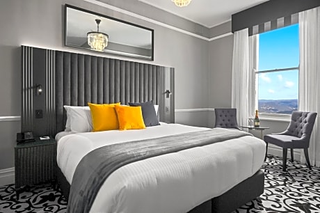 Delmonte Valley View Room