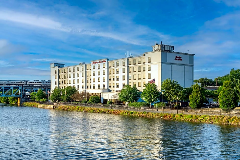 Hampton Inn By Hilton & Suites Newark-Harrison-Riverwalk