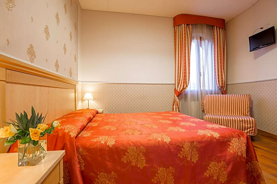 Hotel Arco Di Travertino