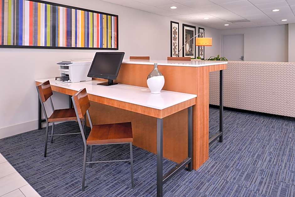 Holiday Inn Express Hotel & Suites Elgin By IHG