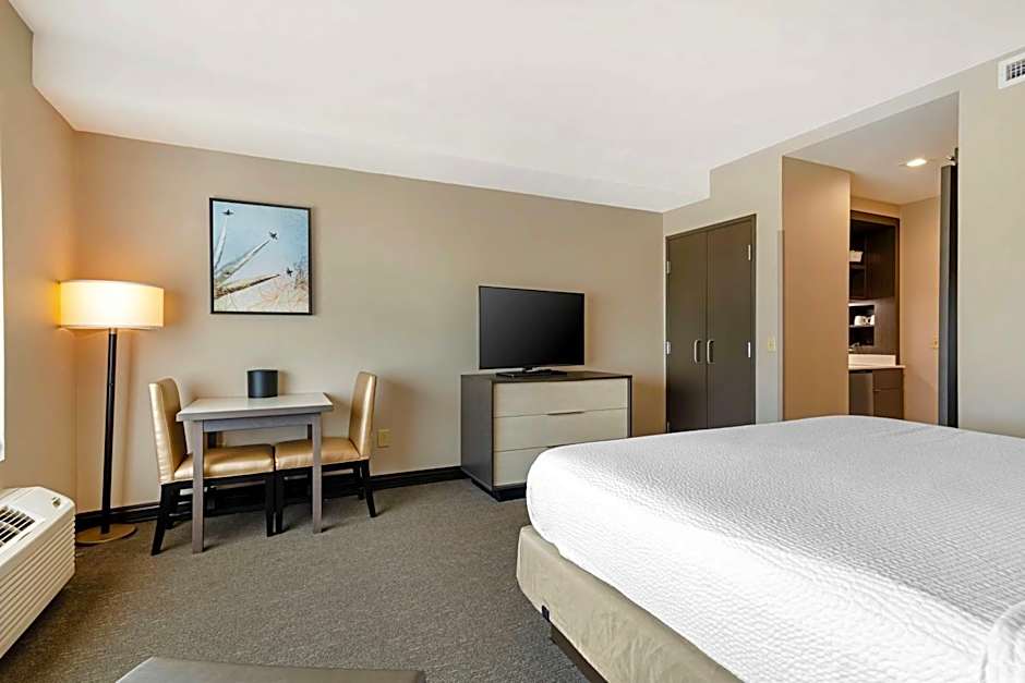 Best Western Plus Executive Residency Rigby's Water World Hotel