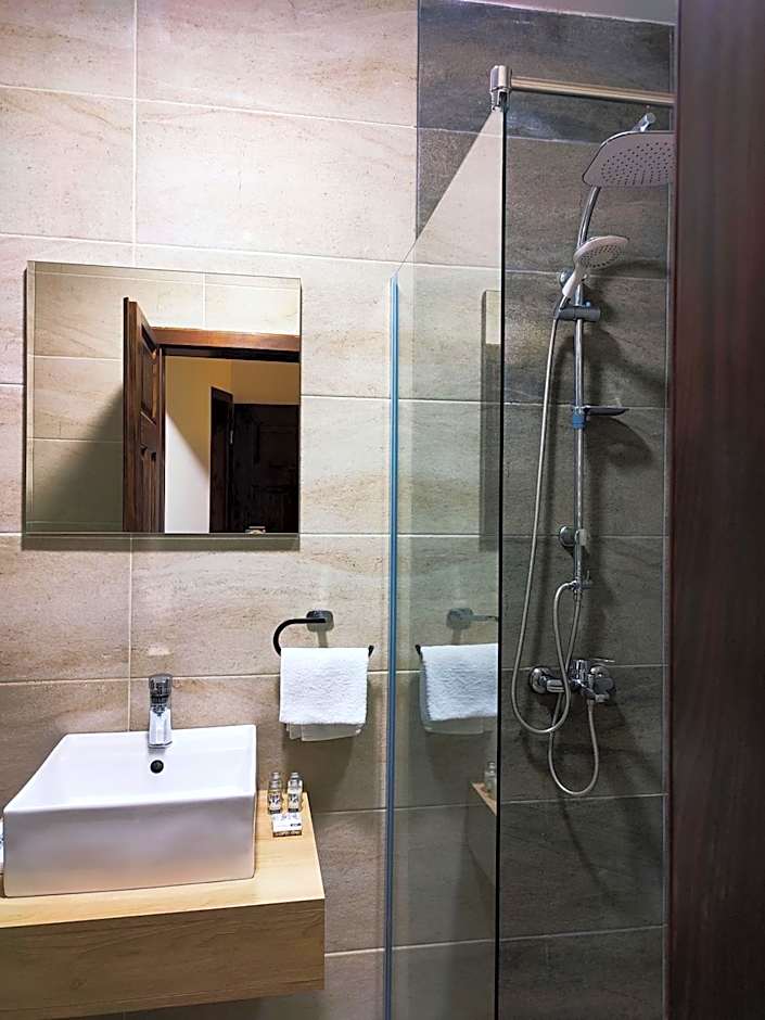 Guest Mansion, Гостински Палат