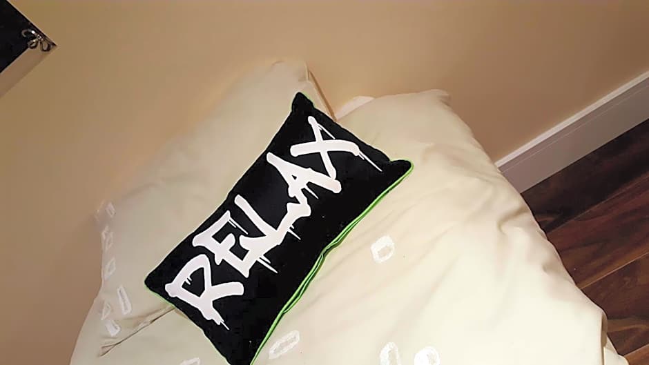 Ridge-Rock Accommodation