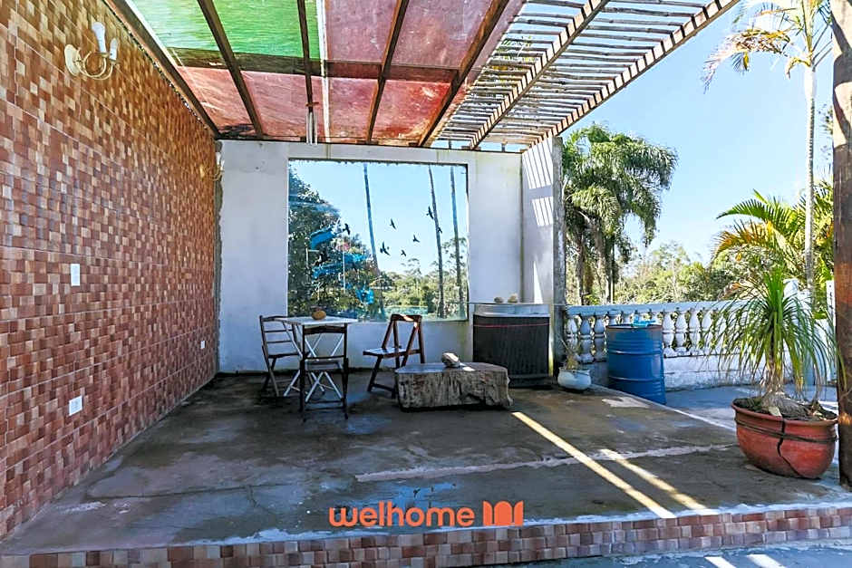 Casa em Cotia com piscina e área de lazer infantil