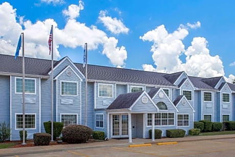 Microtel Inn & Suites by Wyndham Broken Bow