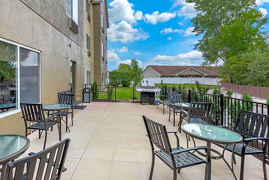 Comfort Suites Auburn near I-69