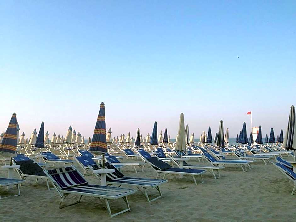 G&D Hotel Deanna Pool&Brunch