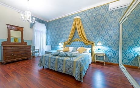 Family Suite with Jacuzzi