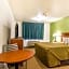 Econo Lodge & Suites Pekin