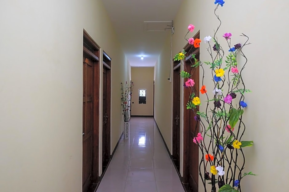 RedDoorz near Tirtonadi Park Solo