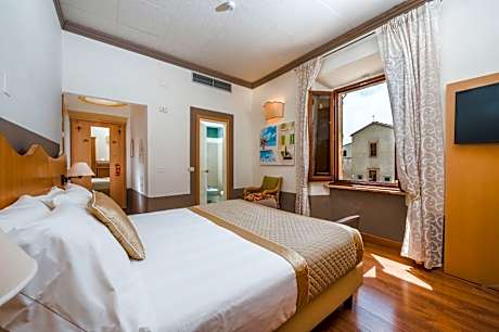 Double Room with Pool View