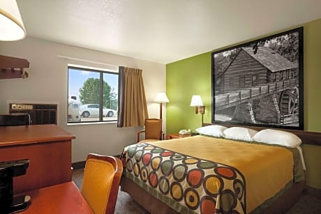 1 King Bed Studio Suite Non-Smoking