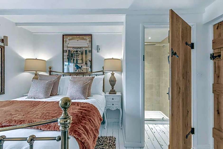 Hiron's Piece - Hot Tub Packages Available