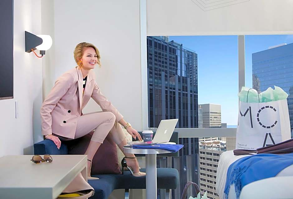 Aloft Chicago Mag Mile