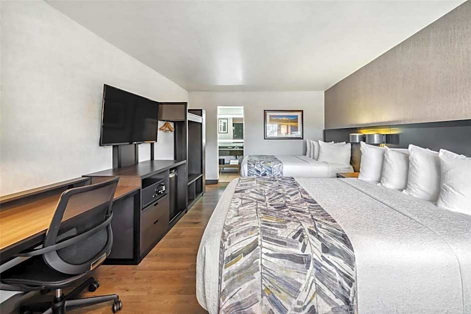 Best Western Plus Hilltop Inn