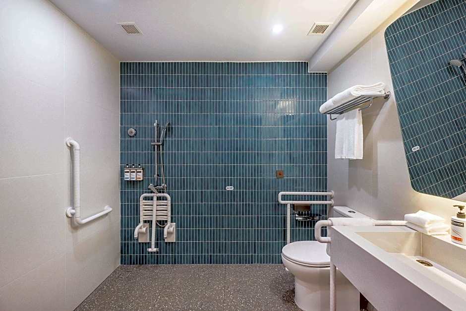 Holiday Inn Express Jiangmen East Station By IHG