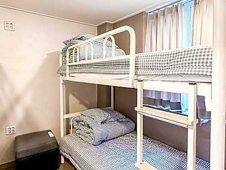 1 Person in 10-Bed Dormitory - Female Only