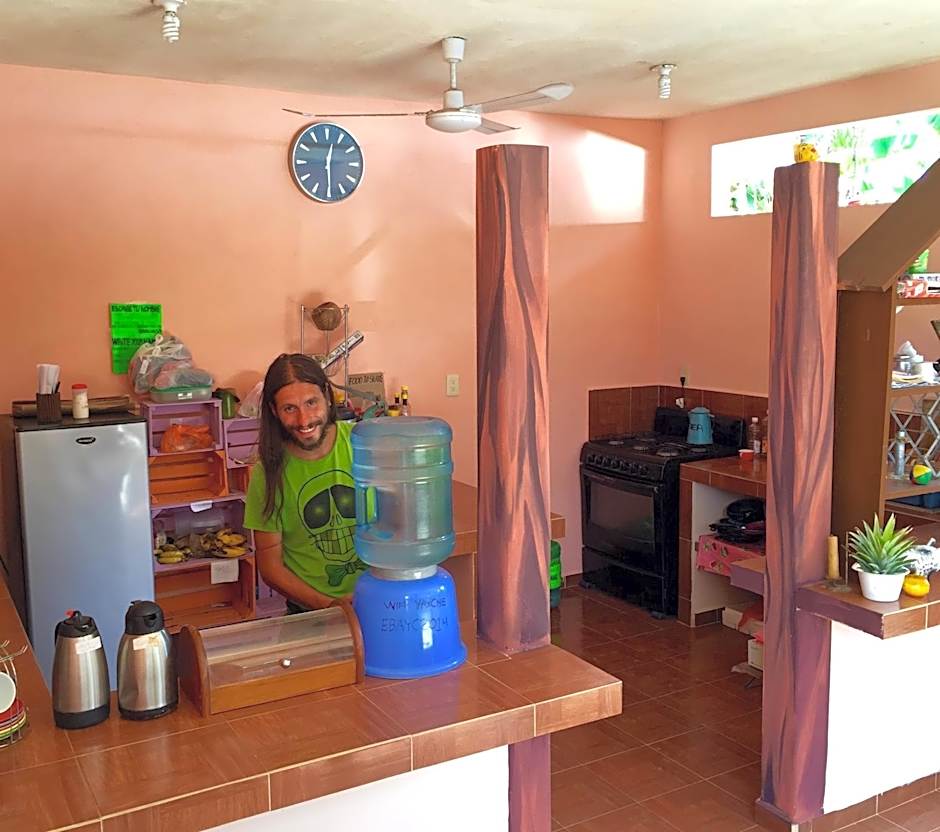 Yaxche Centro Hostal y Camping