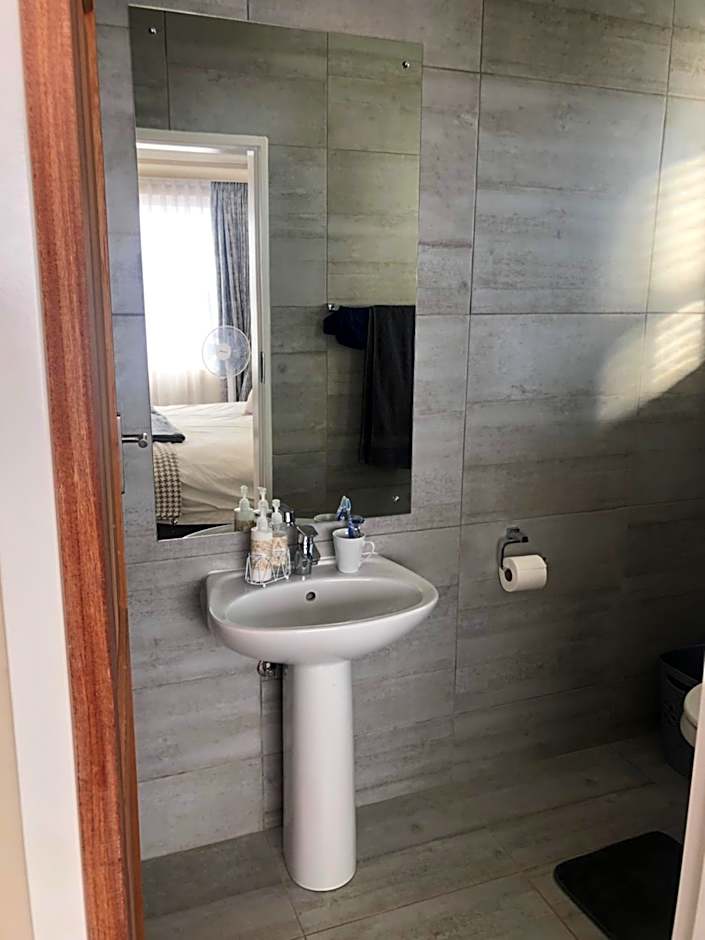 8 on Acacia Guesthouse