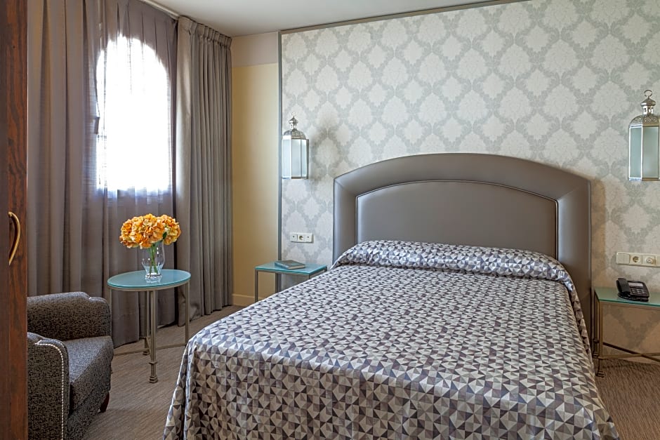 Photo 1 of 15 of Junior Suite